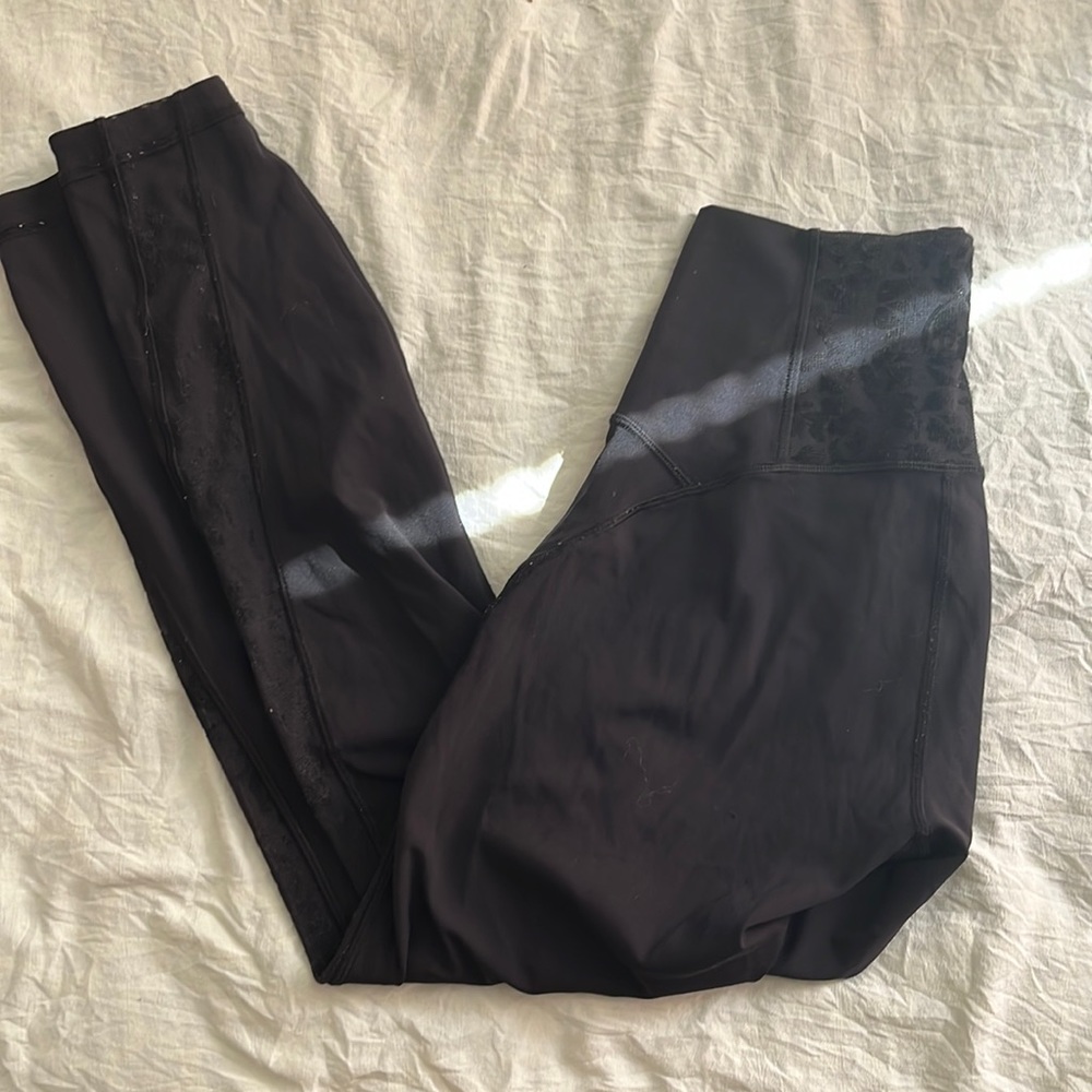 Lululemon mesh yoga pants size 4 EUC